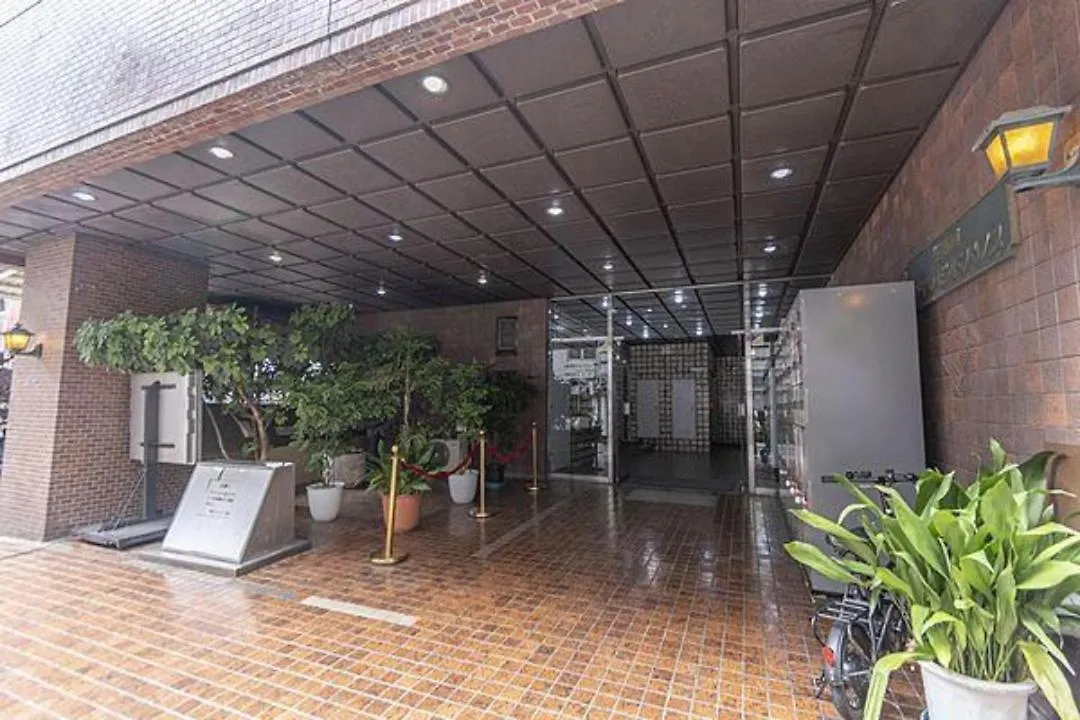 Shinjuku Center: Prime Location near Kabukicho Apartment Tokyo