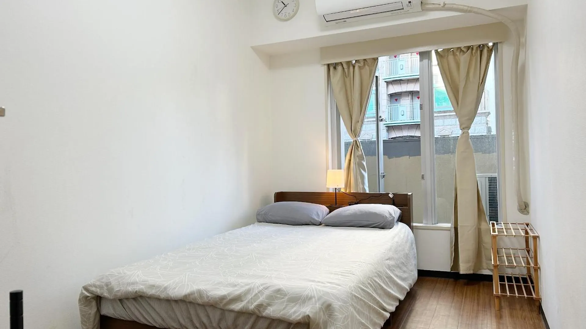 Shinjuku Center: Prime Location near Kabukicho Apartment Tokyo
