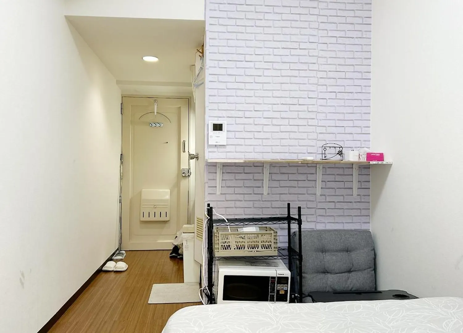 Shinjuku Center: Prime Location near Kabukicho Apartment Tokyo