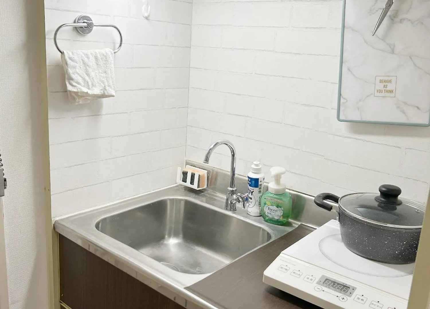 Shinjuku Center: Prime Location near Kabukicho Apartment Tokyo